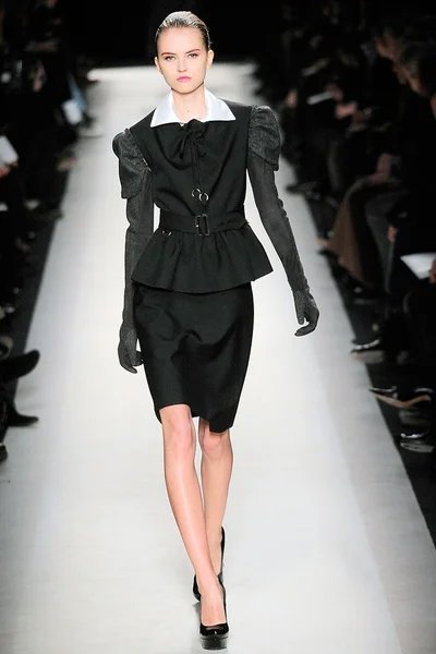Look 18